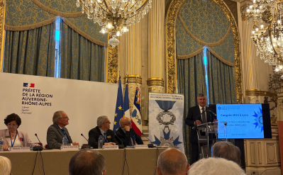 La Présidente de l'Espagne et la Présidente du Liban dans l'escalier d'honneur de la Préfecture du Rhône 